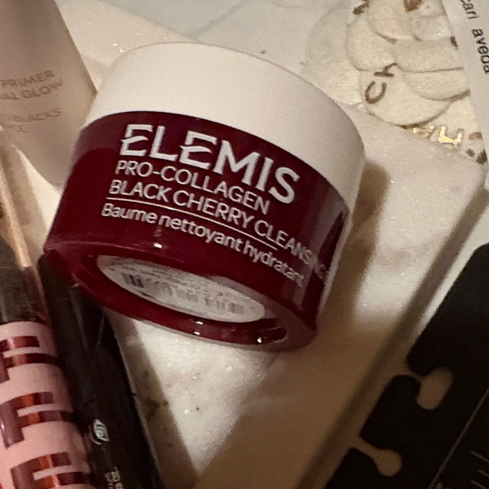 The Ultimate Luxury Beauty Discovery Collection - Picture 6 of 7